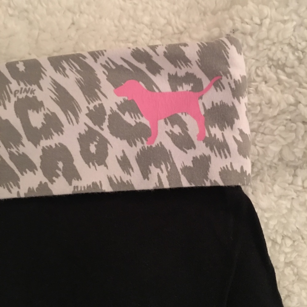 VS Pink yoga capri pants